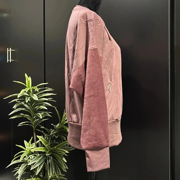 Tahari Sport Velvet soft sleeves & interior, crewneck, pullover, zip hip pockets - Picture 6 of 12